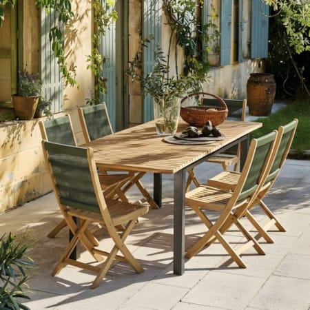 Table de jardin aluminium plateau &agrave; lattes en acacia - Balito - 6/8 personnes image en situation