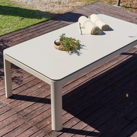 Table de jardin extensible aluminium - Darius - L.230/350 x l.76.5 cm - 10/16 personnes creme en situation 3
