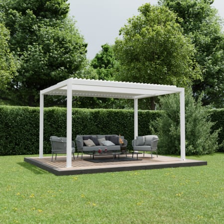 Pergola bioclimatique motoris&eacute;e avec &eacute;clairage - autoportante - aluminium thermolaqu&eacute; - 3x4 m - Ximax dans un jardin