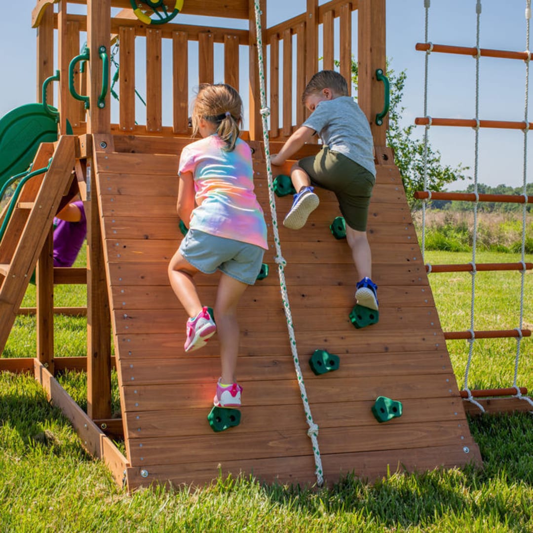 Module de jeux avec mur d'escalade et toboggan