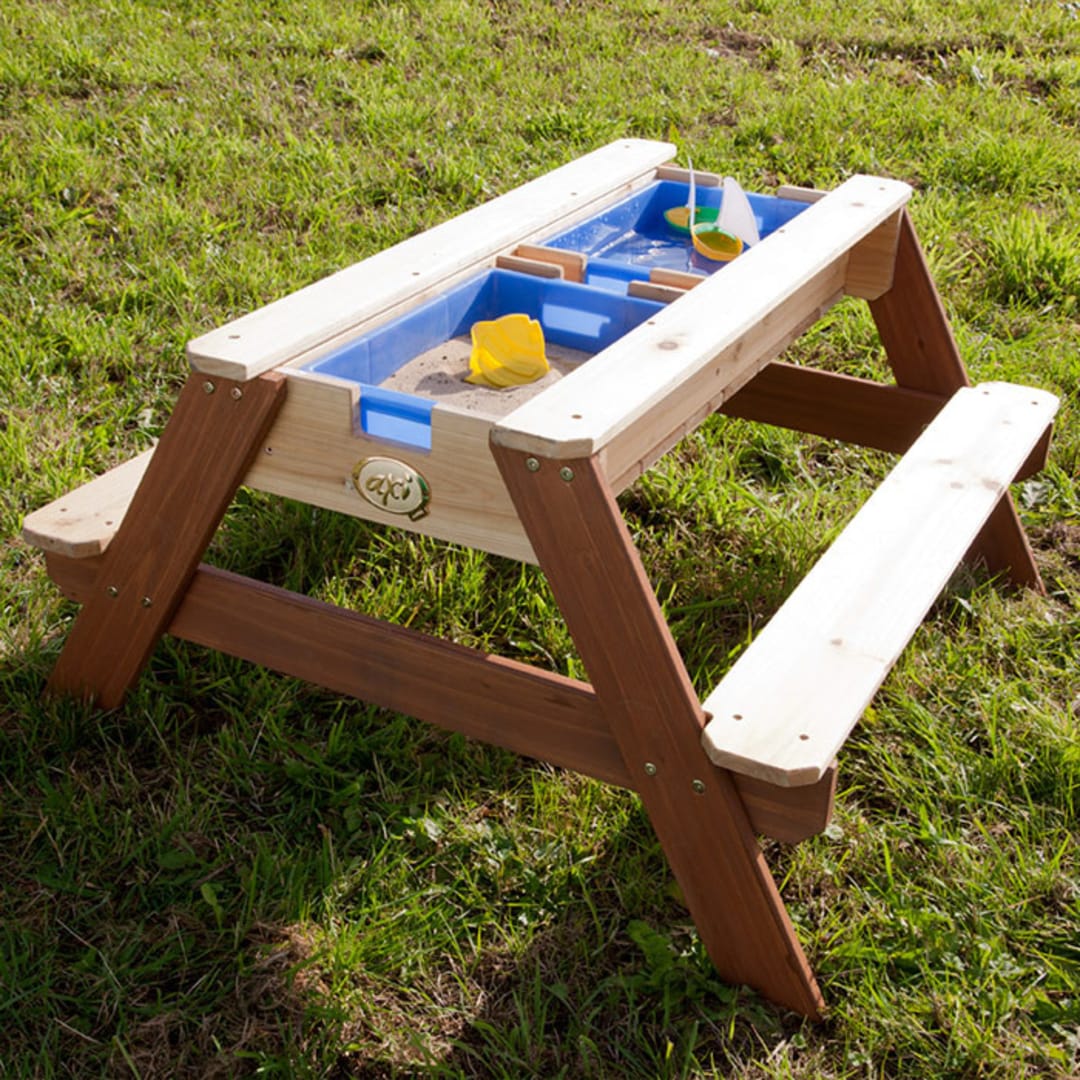 Table de pique nique et bac à sable et eau