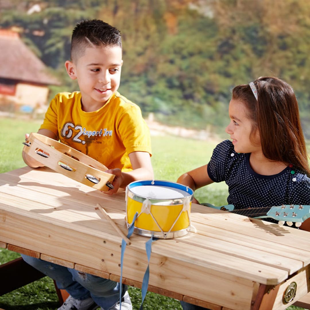 Jeu extérieur : table de pique-nique, bac à sable et eau.  Jumeaux & Co le  site des parents de jumeaux grossesse gémellaire