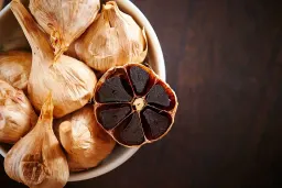 Aglio nero invecchiato: colesterolo e ipertensione sotto controllo