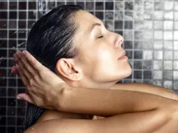 4 consigli per avere capelli più forti in modo naturale