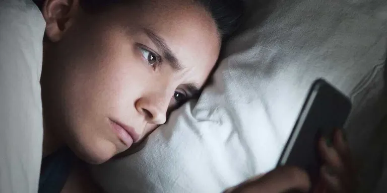 insonnia: le notti con il cellulare