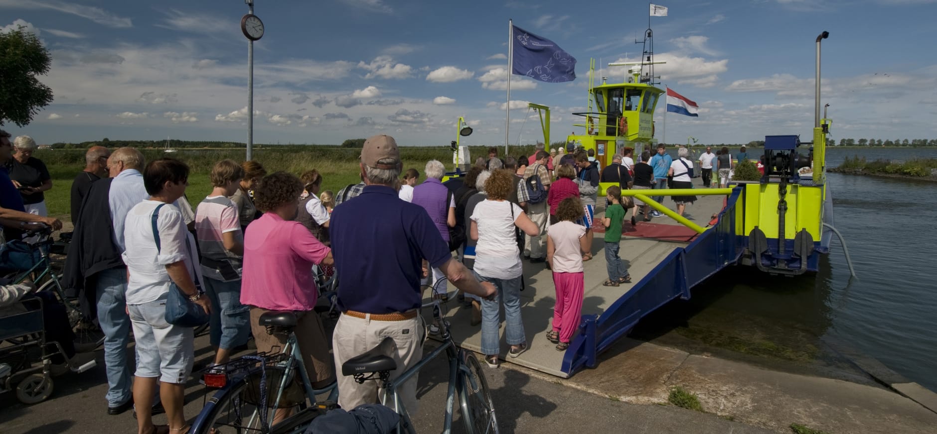 Veerpont naar Tiengemeten weer in de vaart