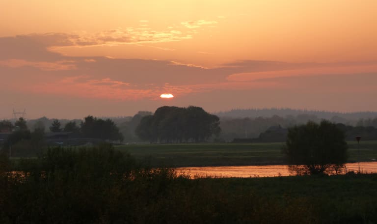 Wandelen in de Dintelse Gorzen bij avondrood