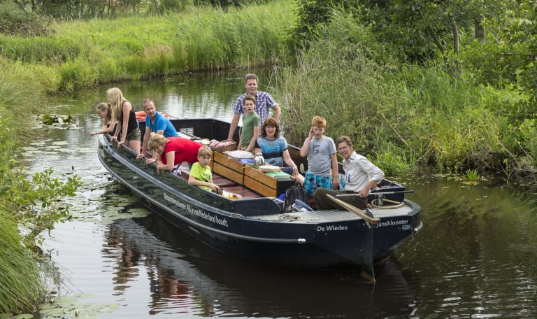 open excursieboot met gids/boswachter De Wieden