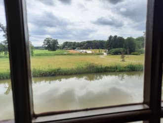 uitzicht op het zomerkamp vanuit het kasteel