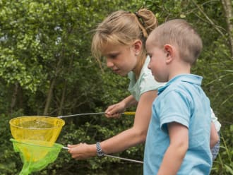 Waterdiertjes vangen in Rijksmonument Waterloopbos