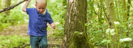 Kind in het bos