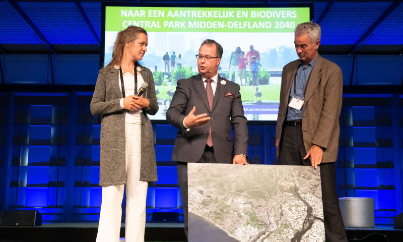 Overhandiging visie Midden-Delfland aan Han Weber