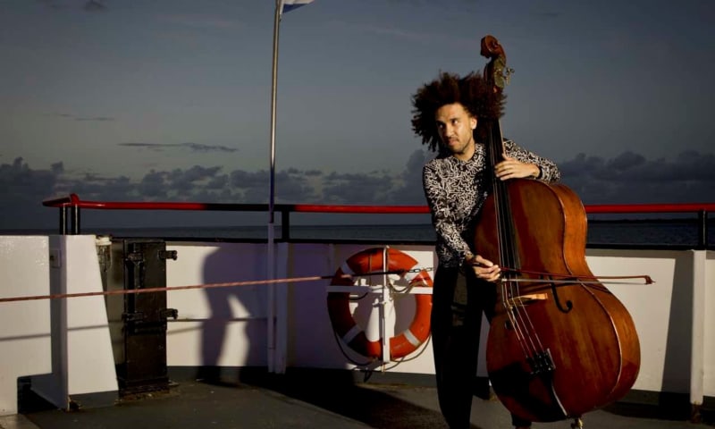 Cello op de veerboot