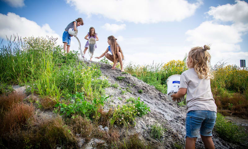 Kinderen in de speelnatuur De Marel