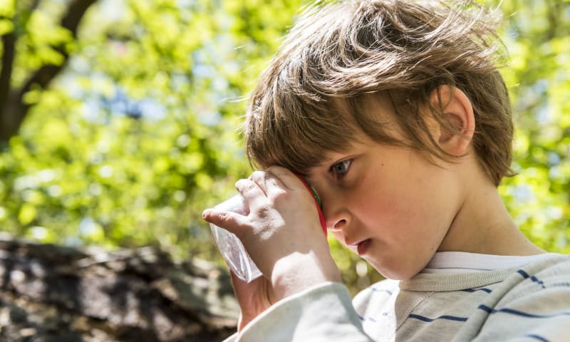 Kind met insectenpotje - OERRR