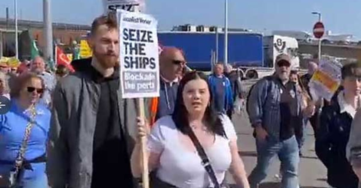 Seize the ships!': protesters demand public ownership of P&O