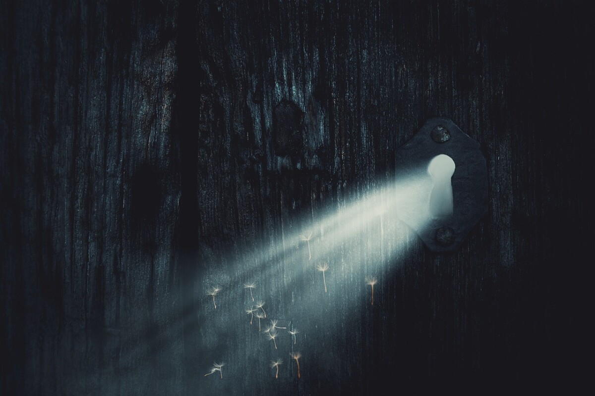 Bright spot, Door, Key hole