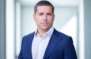 Steven Vitoratos headshot