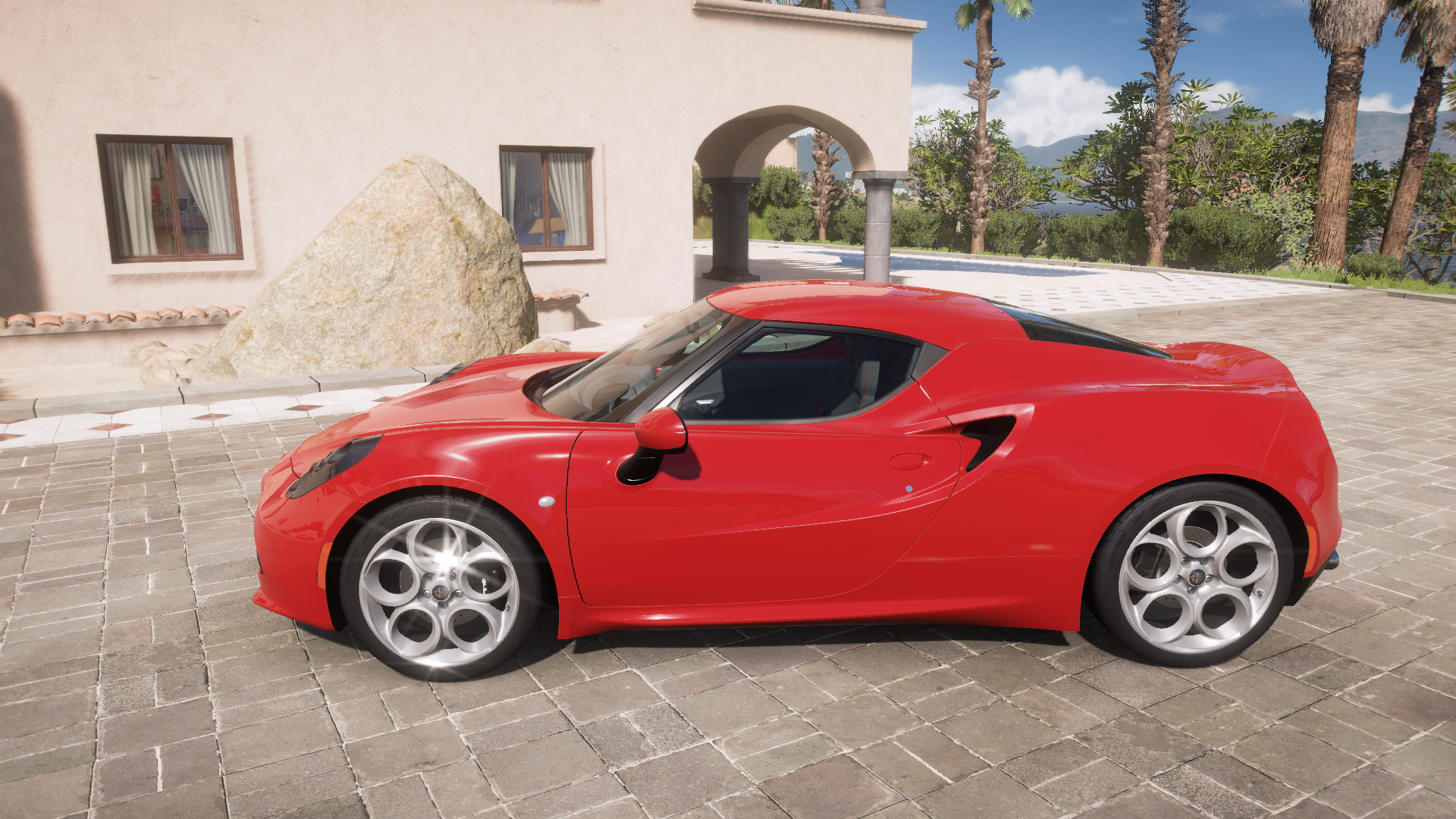 2014 Alfa Romeo 4c – view 2