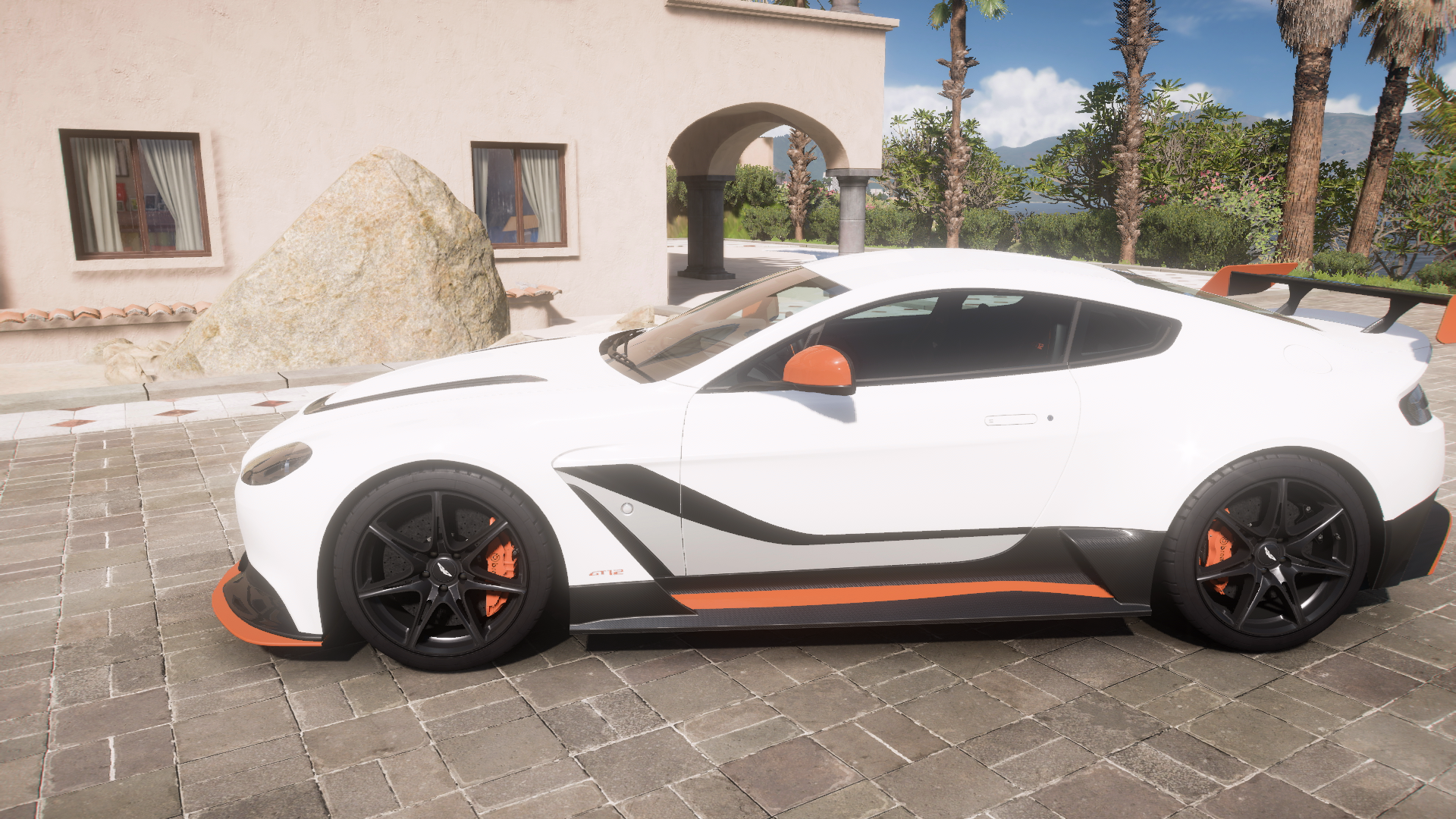 2015 Aston Martin Vantage Gt12 – view 2