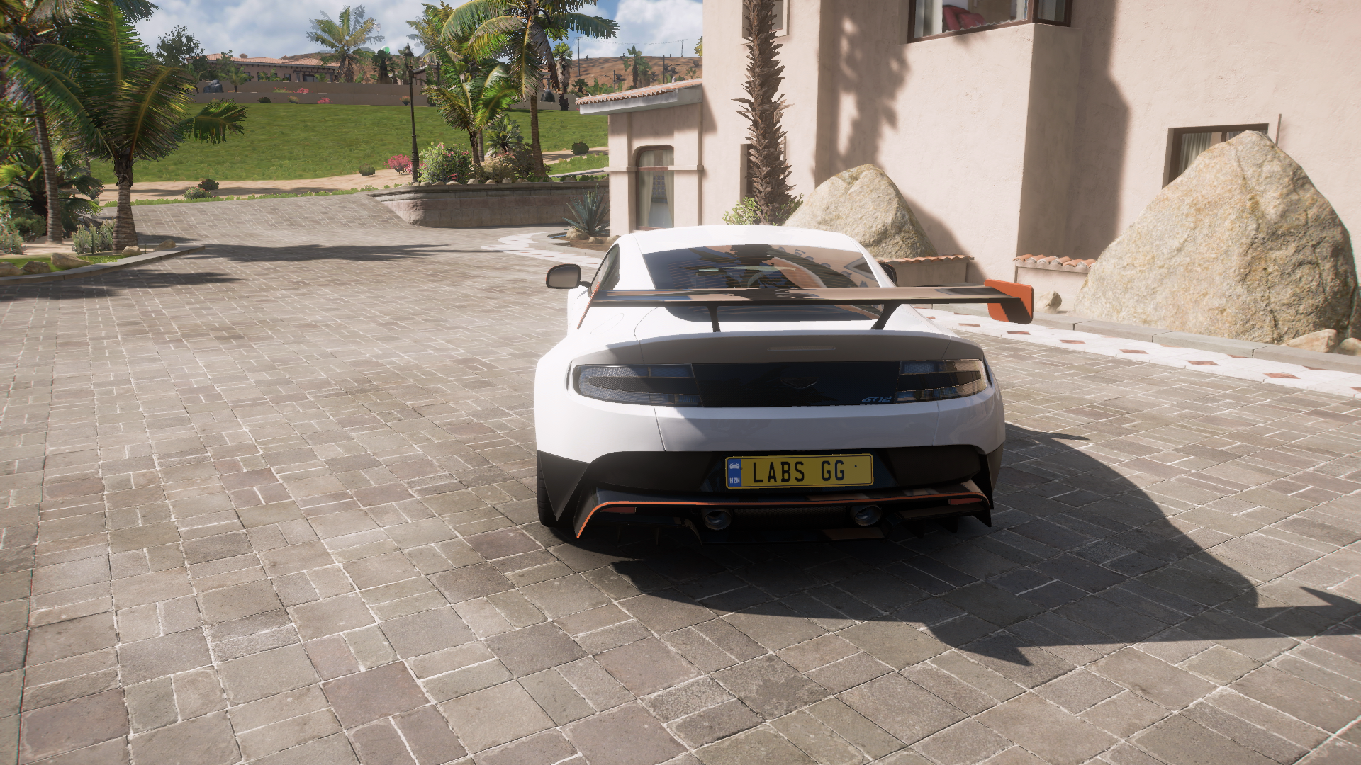 2015 Aston Martin Vantage Gt12 – view 3