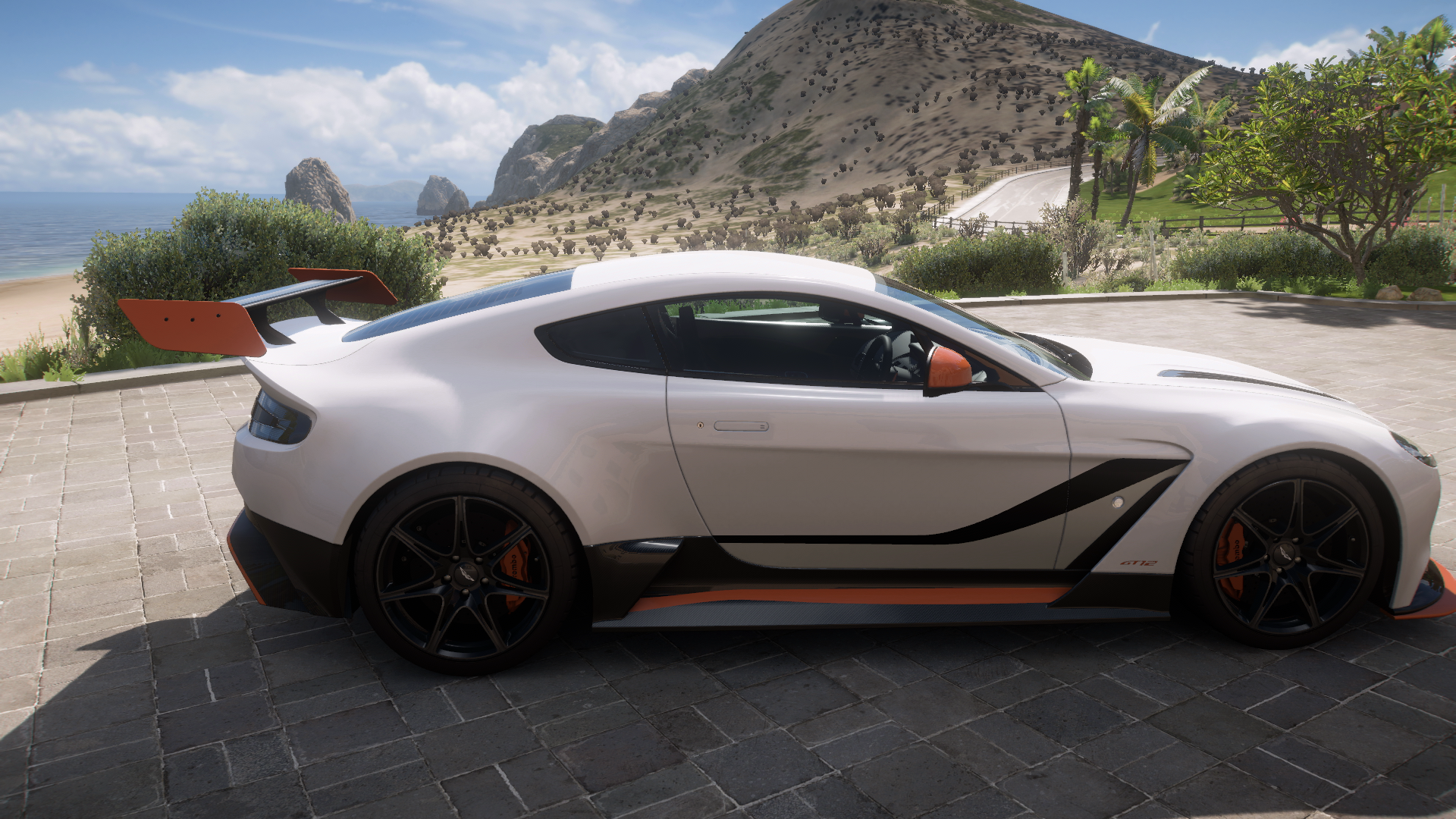 2015 Aston Martin Vantage Gt12 – view 4