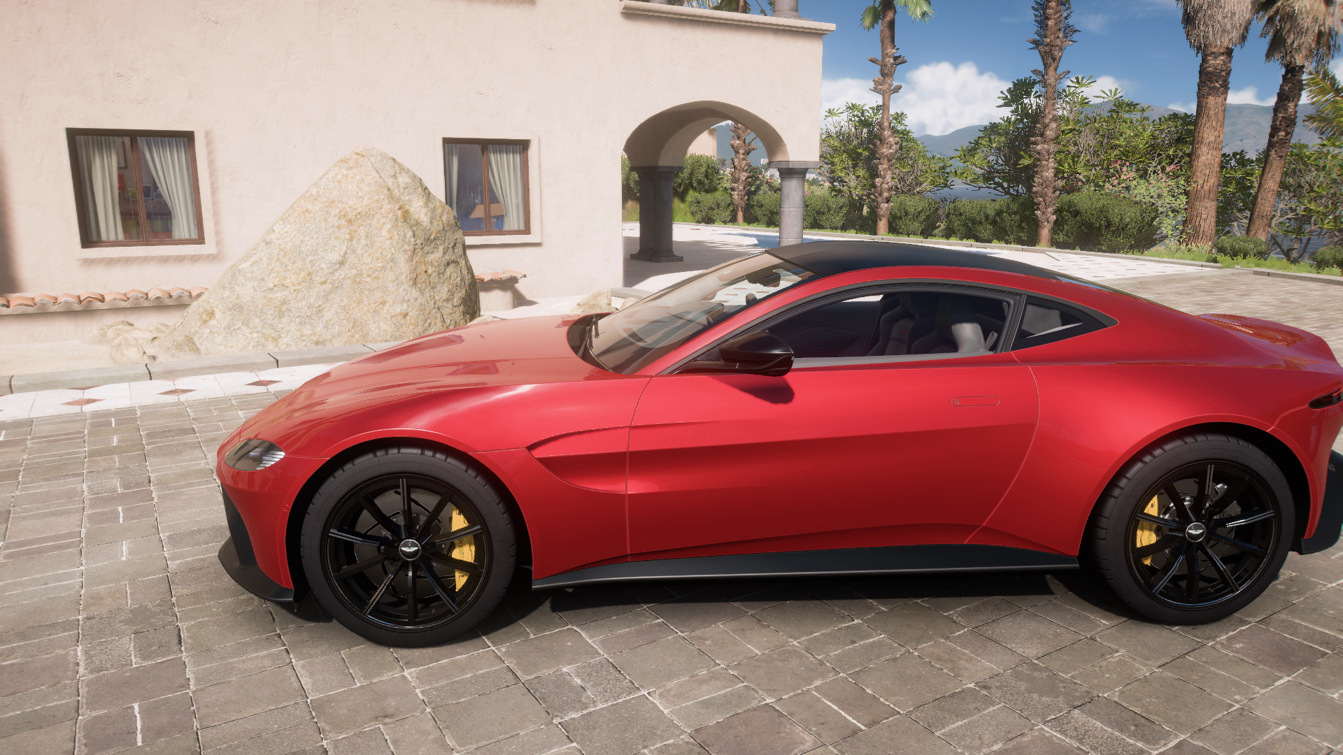 2019 Aston Martin Vantage – view 2