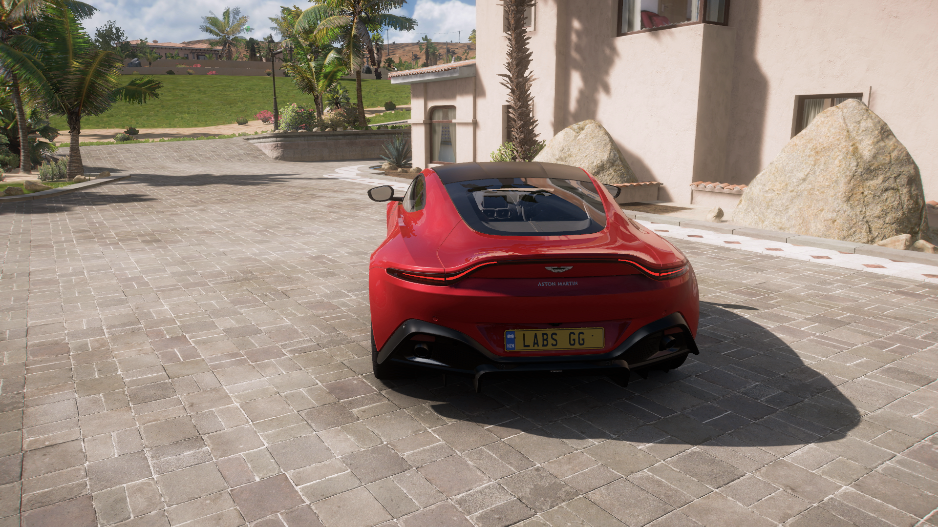 2019 Aston Martin Vantage – view 3