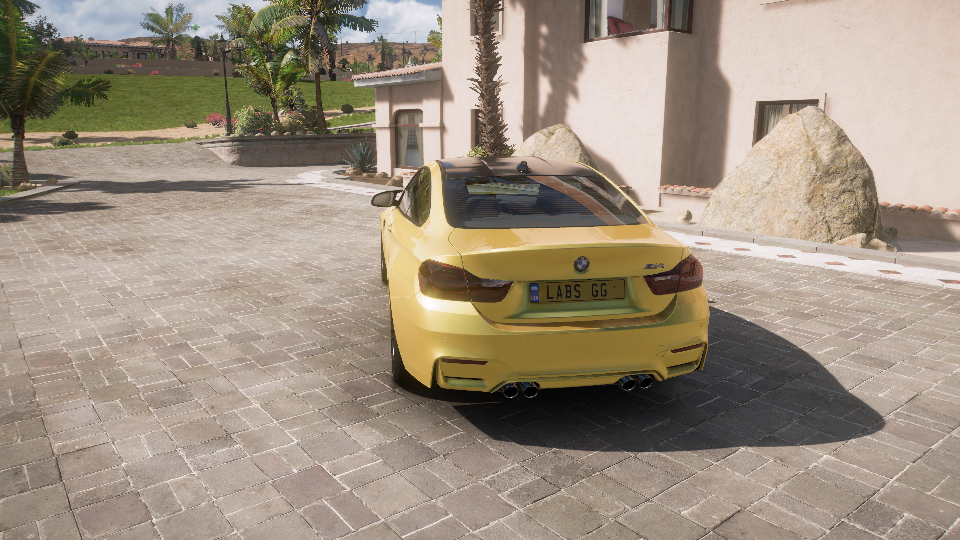 2014 Bmw M4 Coupe – view 3