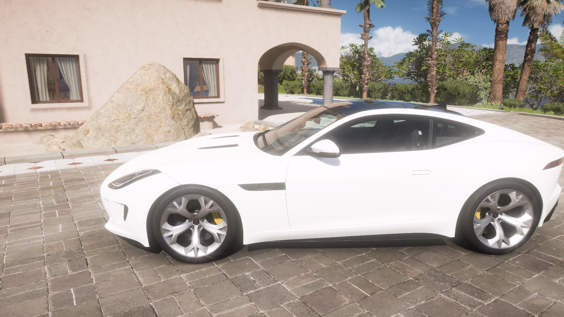 2015 Jaguar F-Type R Coupé – view 2