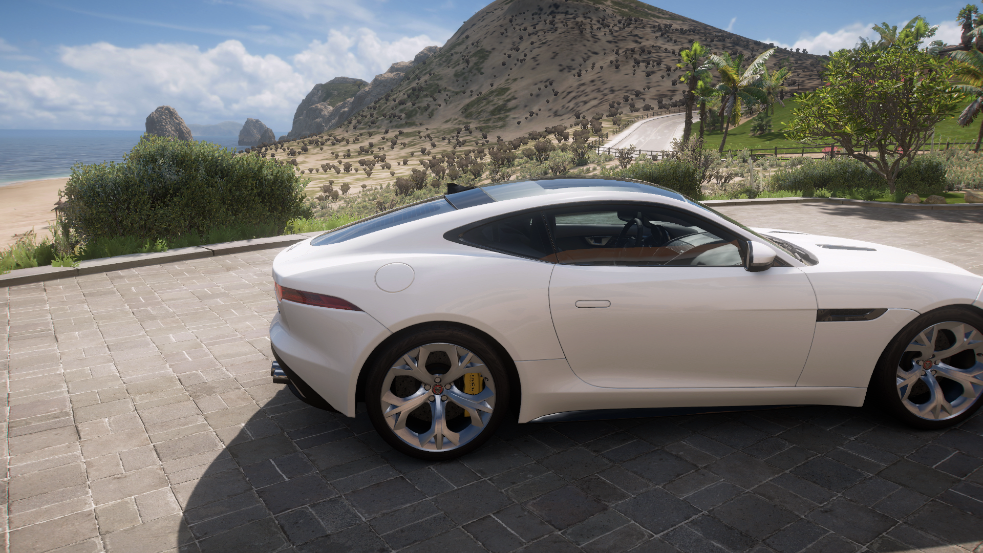 2015 Jaguar F-Type R Coupé – view 4