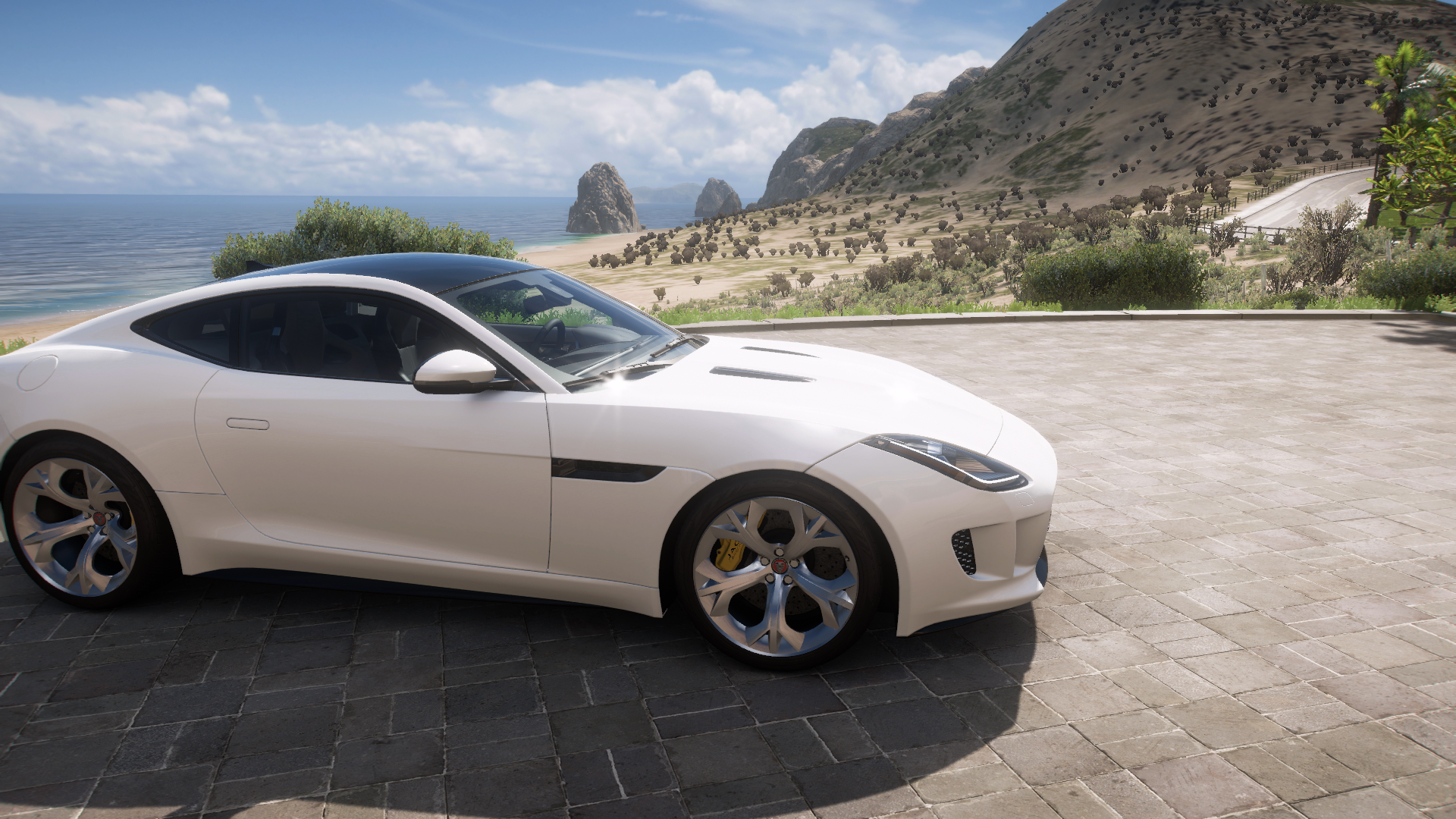 2015 Jaguar F-Type R Coupé – view 5