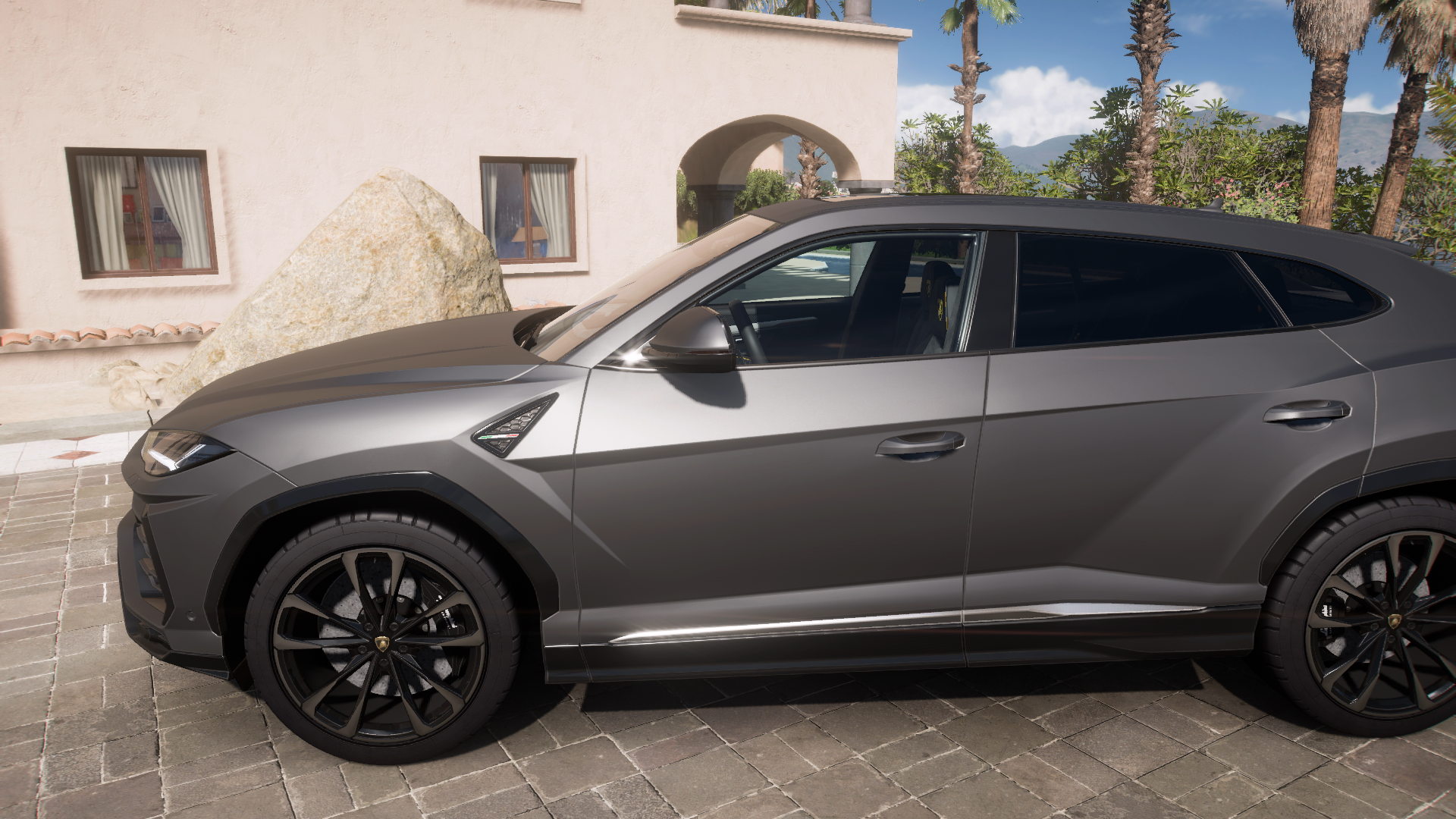 2019 Lamborghini Urus – view 2