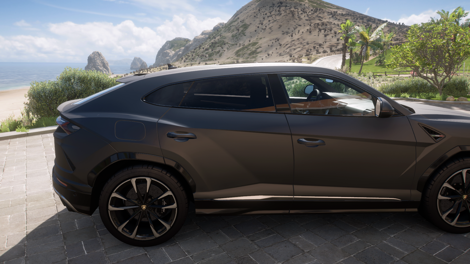 2019 Lamborghini Urus – view 4