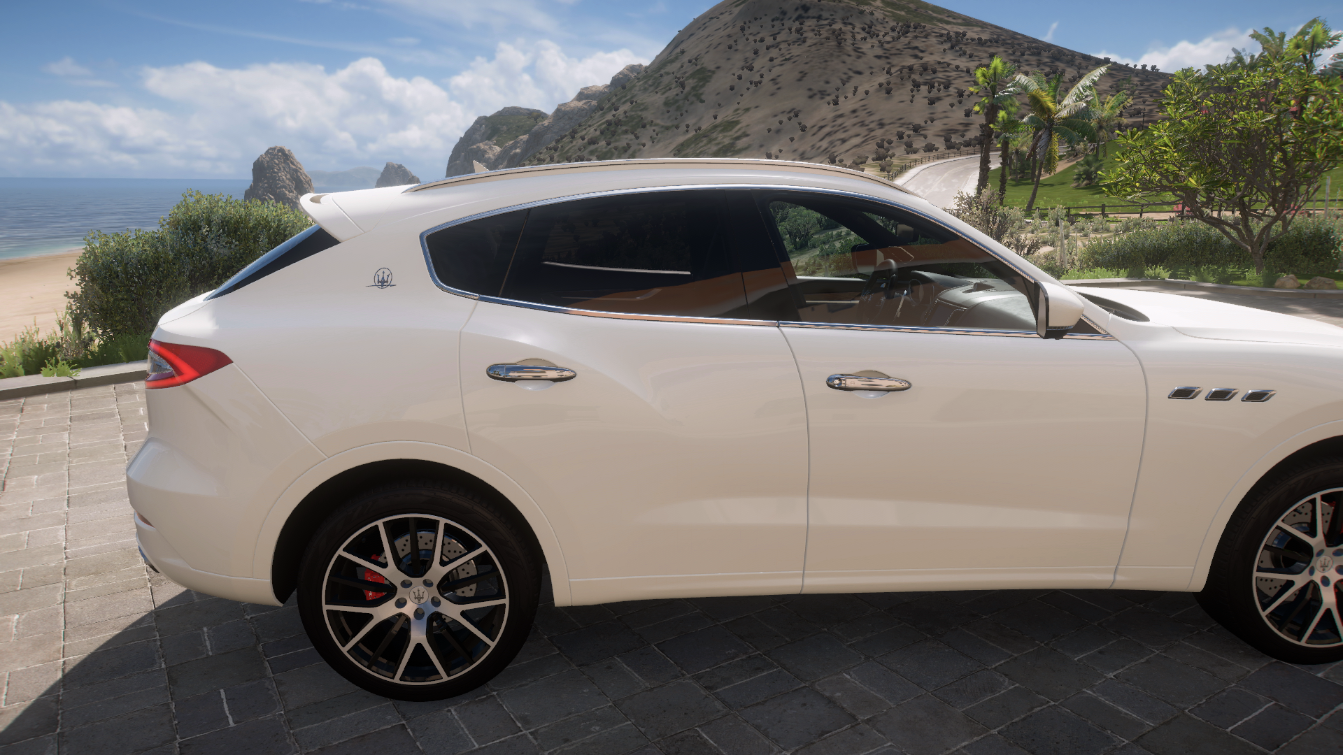 2017 Maserati Levante S – view 4