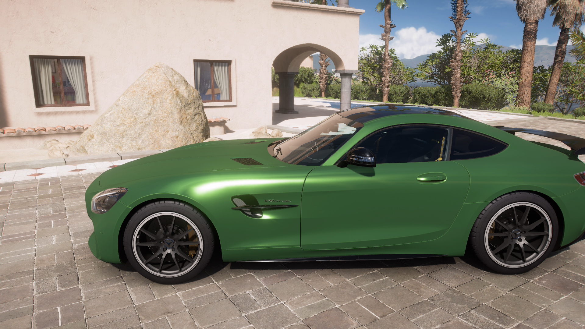 2017 Mercedes-Amg Gt R – view 2