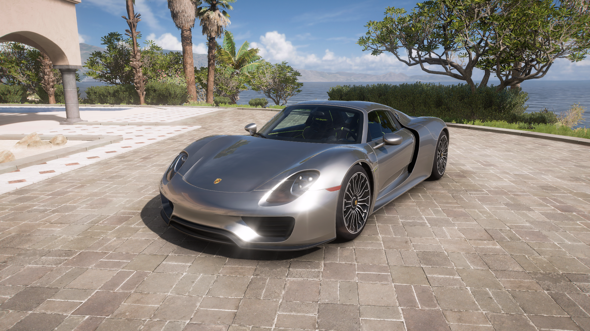 2014 Porsche 918 Spyder – view 1