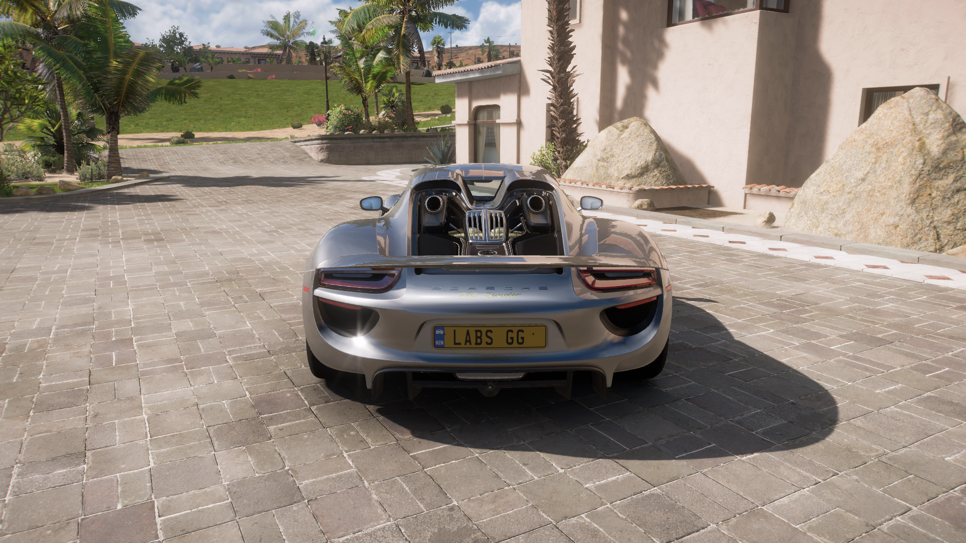 2014 Porsche 918 Spyder – view 3