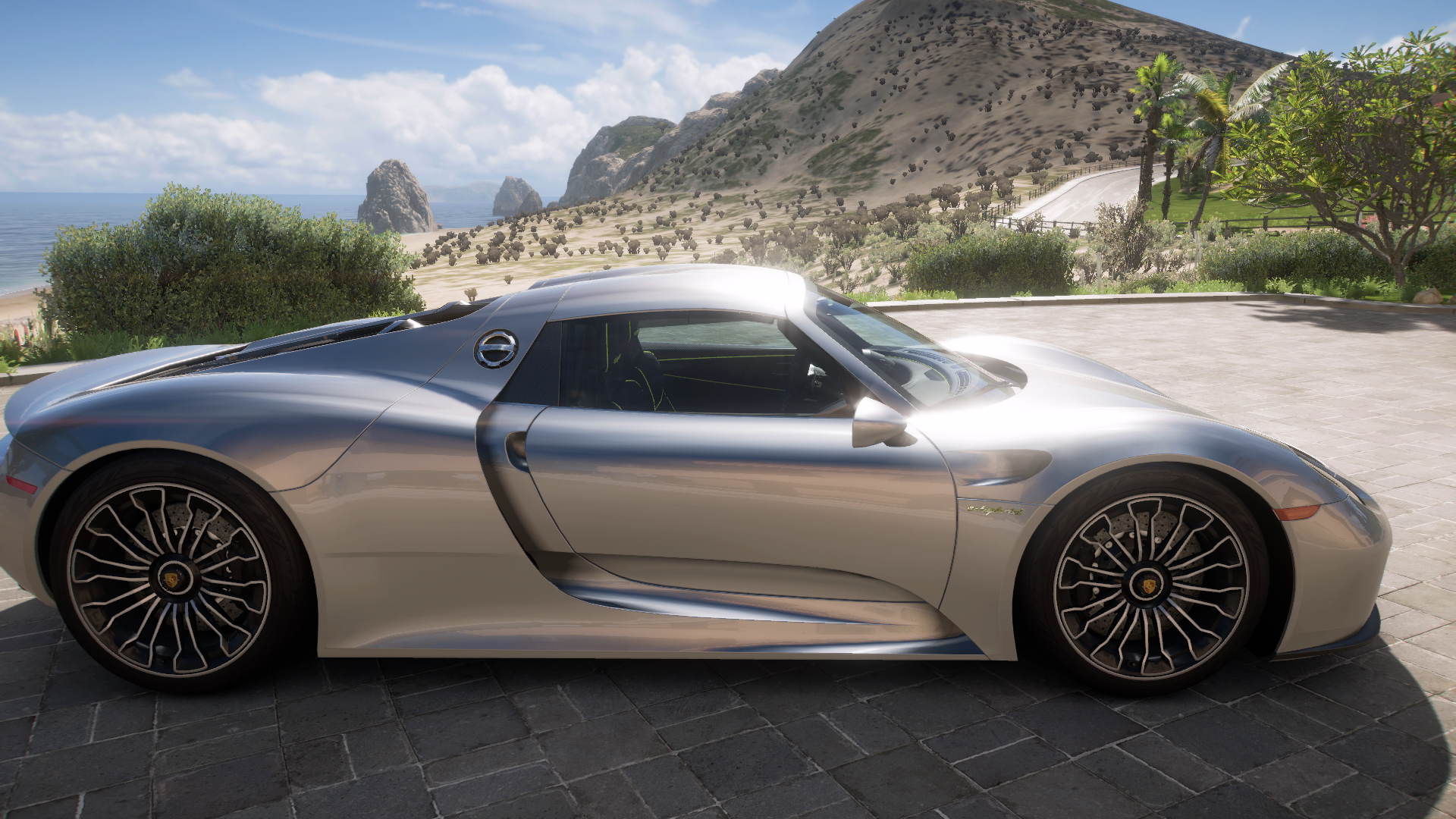 2014 Porsche 918 Spyder – view 4