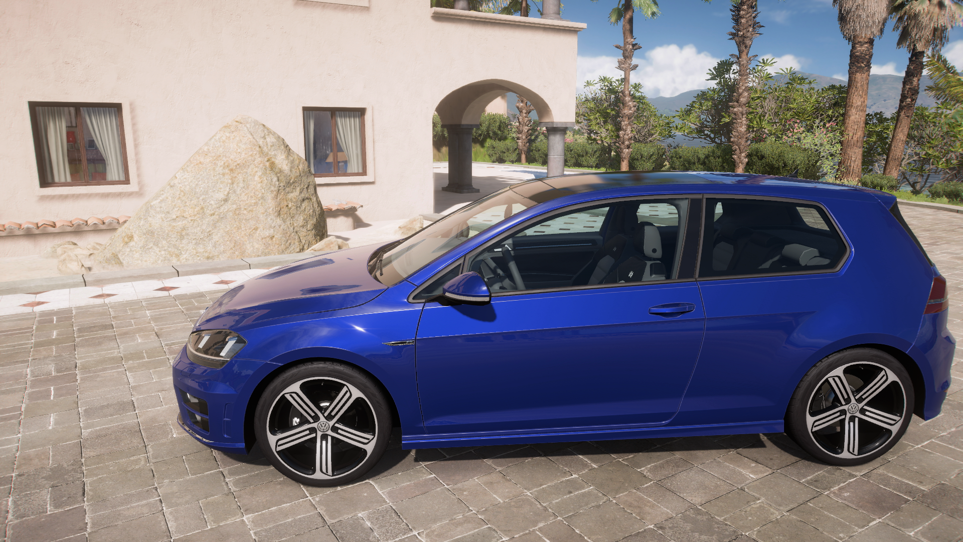 2014 Volkswagen Golf R – view 2