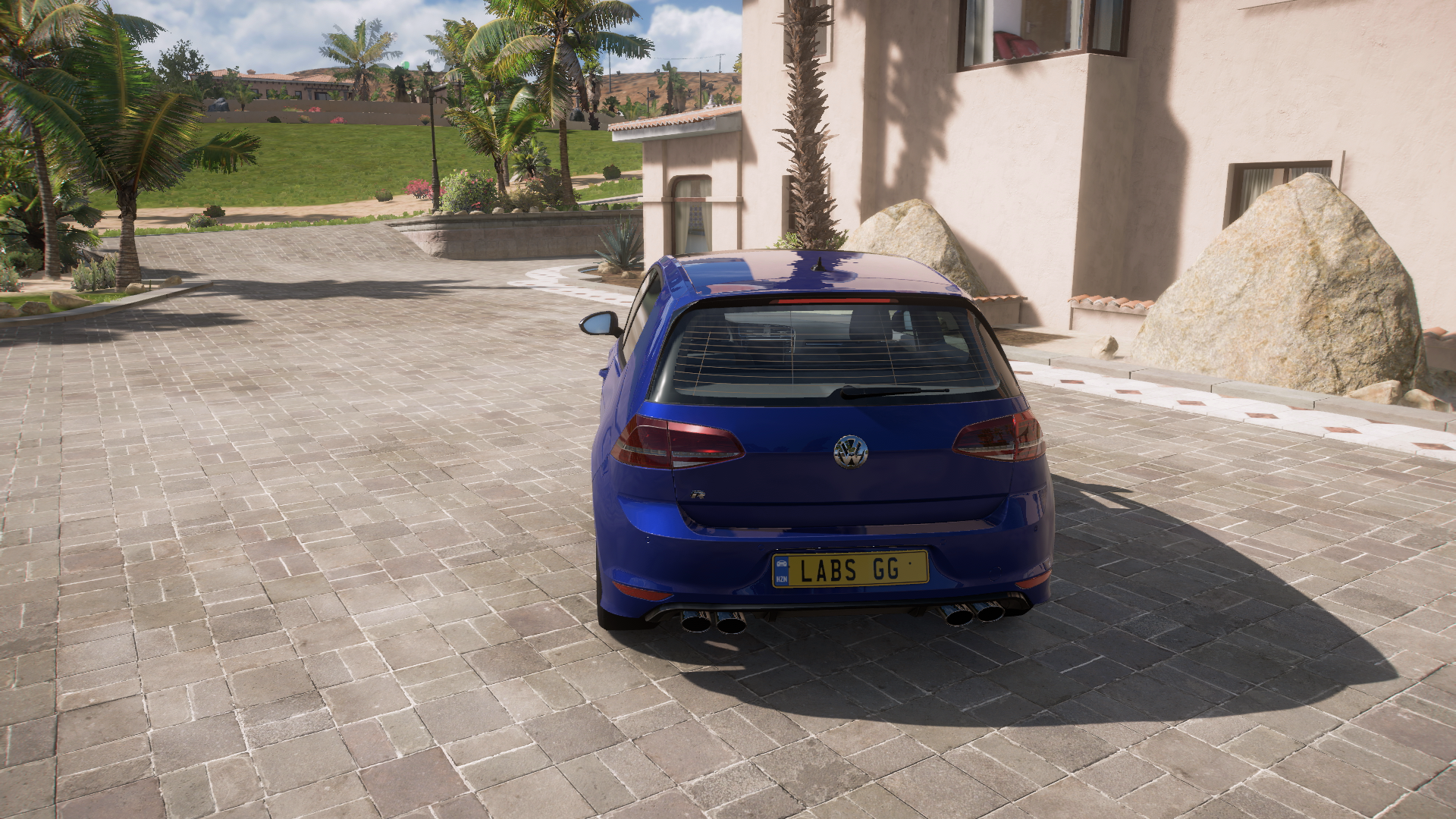 2014 Volkswagen Golf R – view 3