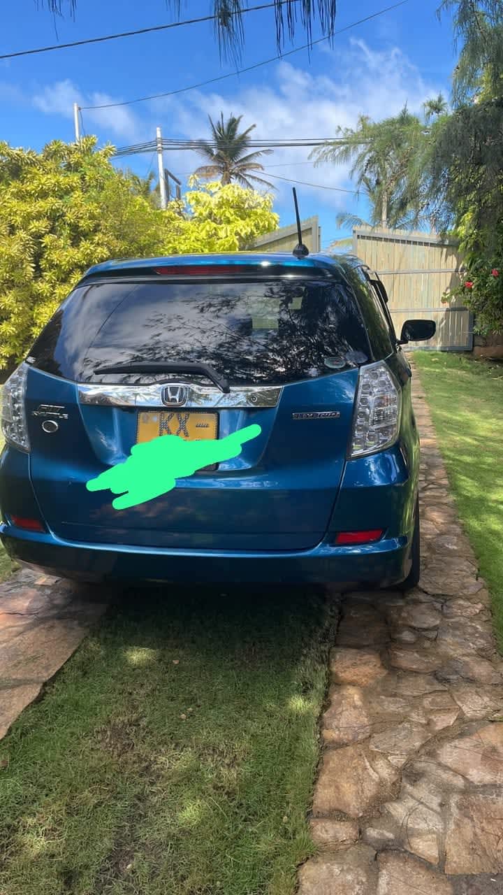 Honda Fit Shuttle 2011 2