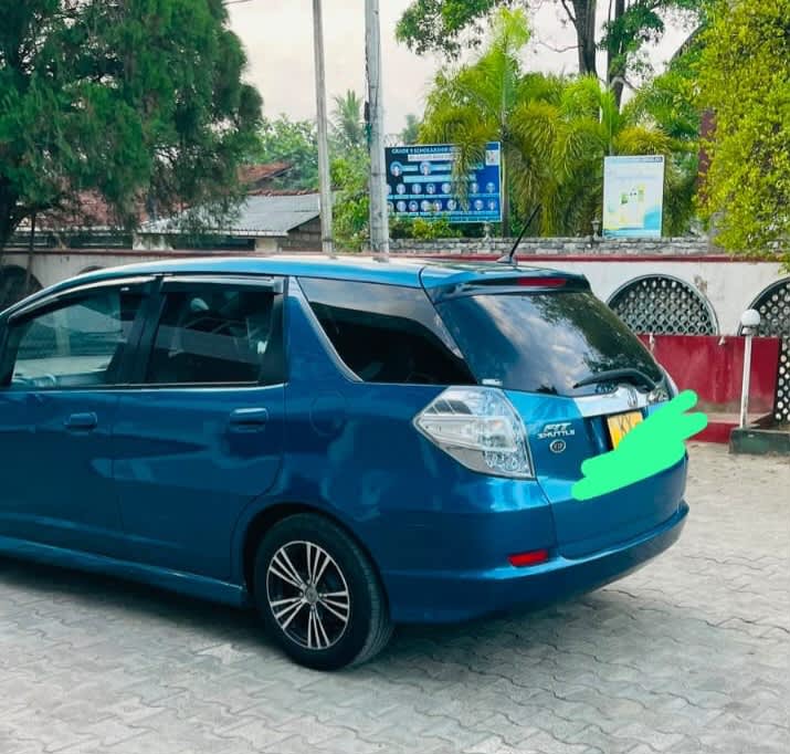 Honda Fit Shuttle 2011 3