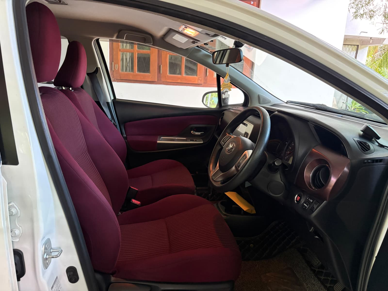 Toyota Vitz 2015 3