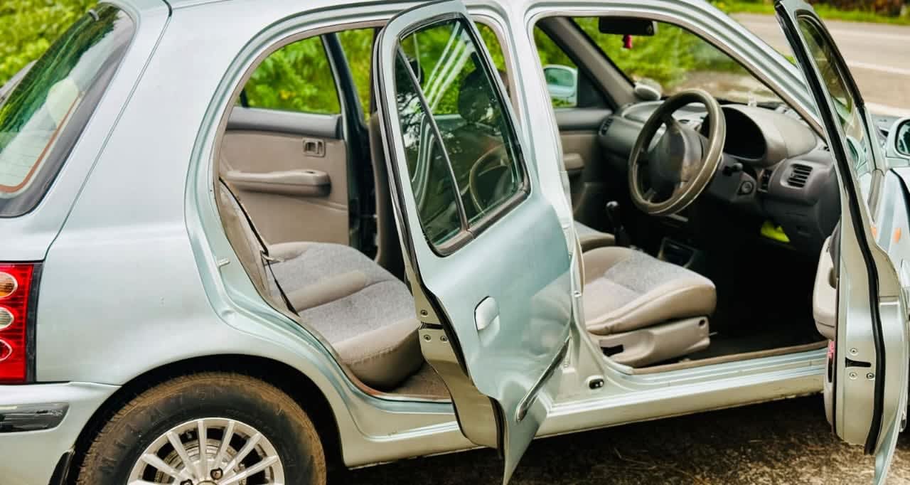 Nissan March 2000 3
