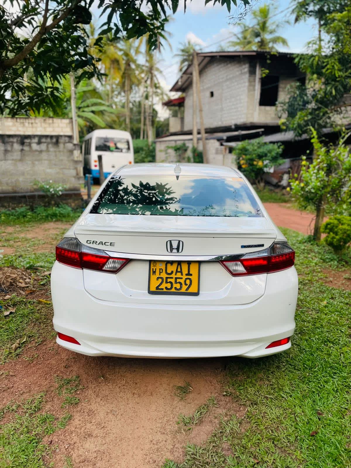 Honda Grace Car Rent A car Kadawatha – Rent Vehicle in Kadawatha, Gampaha – photo 2 of 5