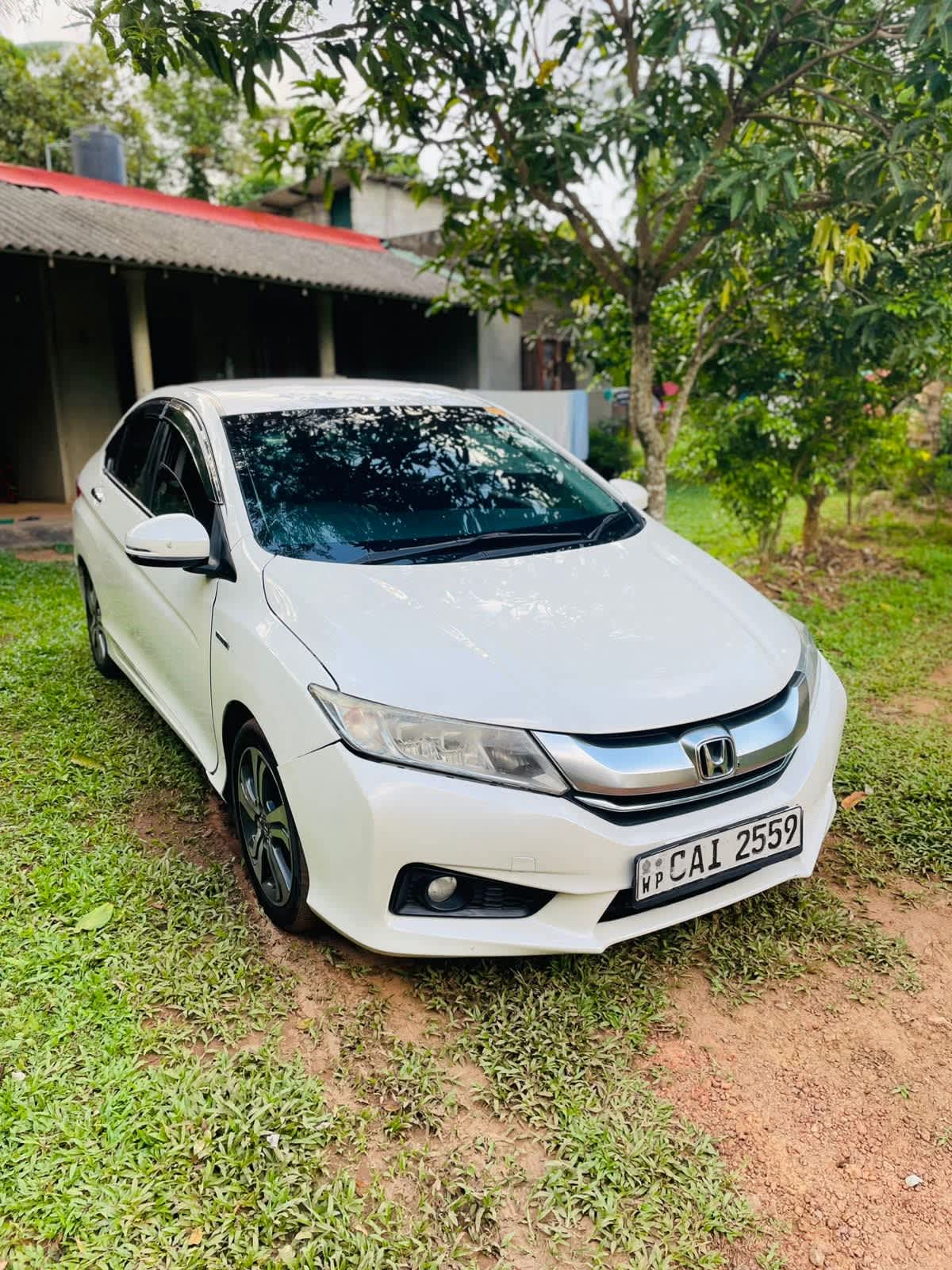 Honda Grace Car Rent A car Kadawatha – Rent Vehicle in Kadawatha, Gampaha – photo 3 of 5