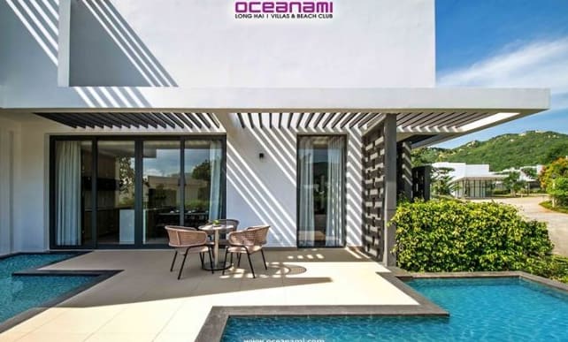 Khu sân và hồ bơi của villa tại Oceanami Long Hải