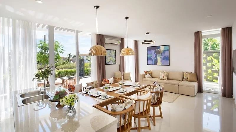 Không gian phòng khách và bếp villa Oceanami Long Hải