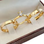 Par Aliança e Anel Solitário 4MM Noivado Casamento compromisso 100% em moeda cor de ouro 18k